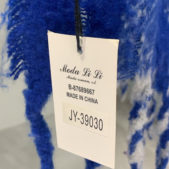 NWT🌺Beautiful Soft Large Wool Acrylic Blend Scarf - Picture 6 of 9